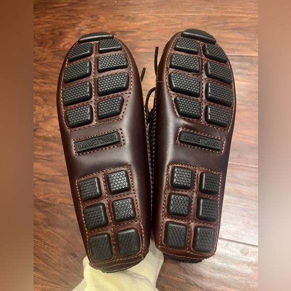 Classic Minnetonka Driving Mocassin-NWOT Men’s-size 8 and Women’s size 10 - Picture 9 of 11